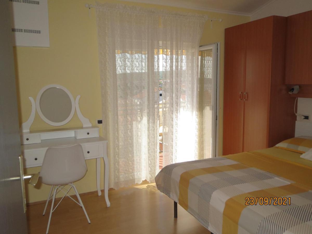 Apartments Jann Krk Town Exterior foto