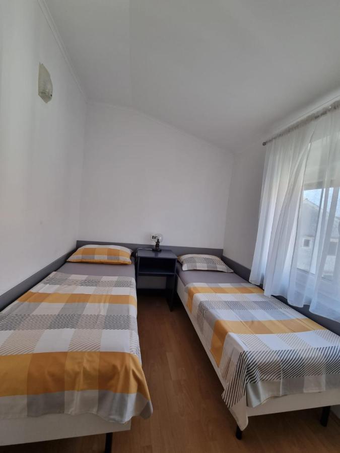 Apartments Jann Krk Town Exterior foto