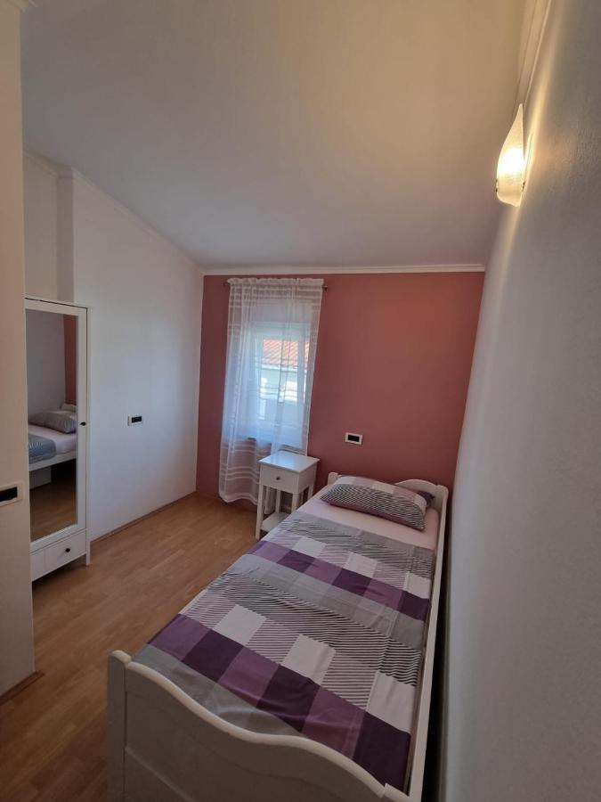 Apartments Jann Krk Town Exterior foto