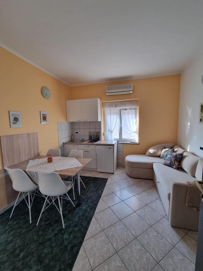 Apartments Jann Krk Town Exterior foto
