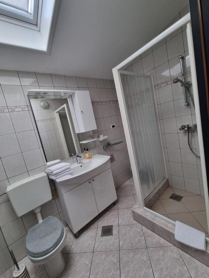 Apartments Jann Krk Town Exterior foto